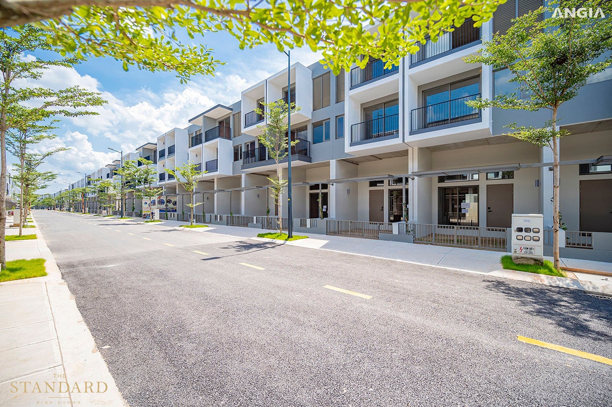 https://dothisaigon.com/west-gate.html Hình ảnh thực tế dự án nhà phố biệt thự căn hộ The Standard Bình Dương chủ đầu tư An Gia